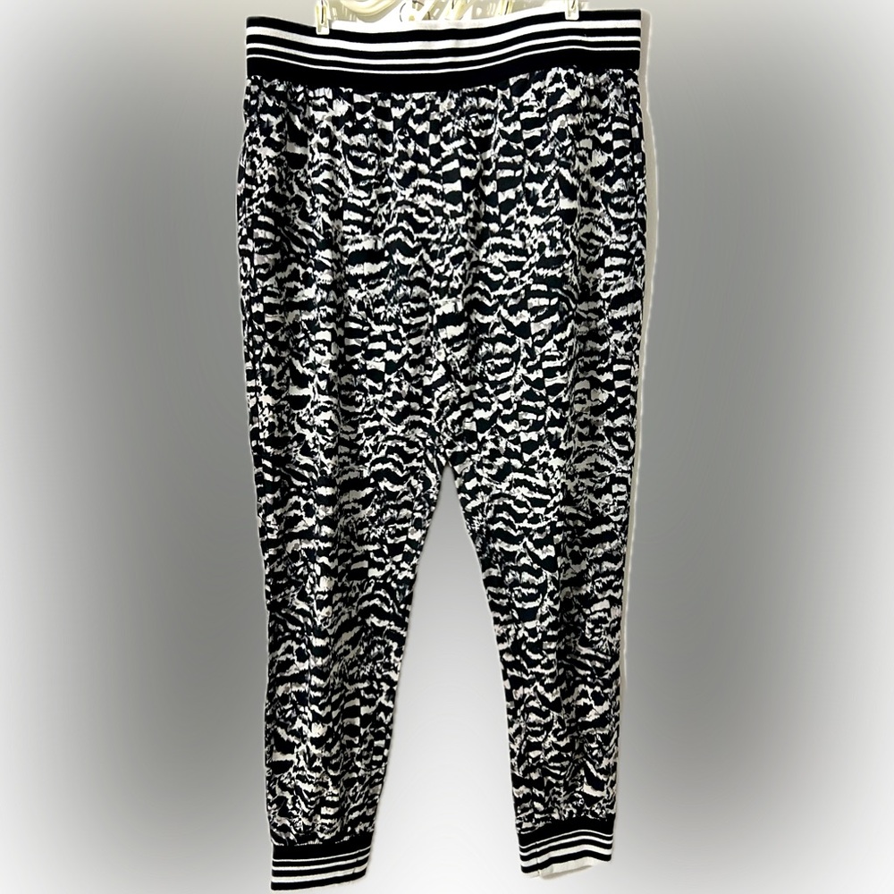 Fabletics women’s animal print joggers size S